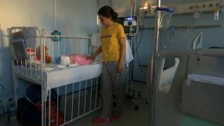 Miruna, fetiţa de 5 luni salvată de medicii din Iaşi, după o operaţie miraculoasă. "Dorinţa ei de a trăi, este o luptătoare"