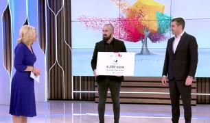 Donaţie de 4.200 de euro pentru Taxi Gratis, misiunea vieţii lui Alex. Sute de bolnavi, ajutaţi de un "om-lumină"