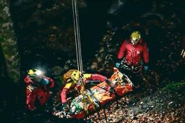 Misiune impresionantă de salvare a salvamontiştilor din Braşov, în timpul unui exerciţiu. Au fost folosite materiale tehnice de ultimă generaţie