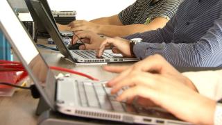 Mai mult de jumătate dintre români vor un nou loc de muncă la începutul anului 2024.  Ce își doresc de la viitorul job