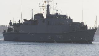 Primul "vânător de mine" a ajuns în dotarea Forţelor Navale Române. Contractul are o valoare de peste 150 de milioane euro: vom mai primi o navă anul viitor