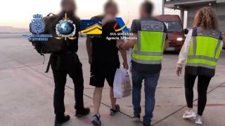 Un român, liderul unei grupări care frauda competiţii sportive. Folosea antene satelit şi coduri de decriptare ce-i ofereau un avans de 120 de secunde faţă de transmisia LIVE