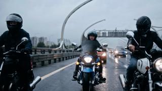 Este oficial: Șoferii cu permis categoria B vor putea conduce și motociclete, în anumite condiţii. Legea merge la Cotroceni, pentru promulgare