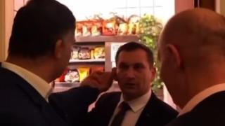 Momentul în care Daniel Ghiță l-a tras de urechi pe Sebastian Cernic de la USR pe holurile parlamentului