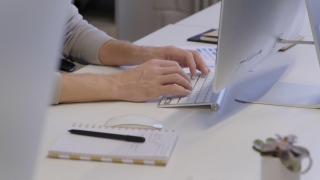 De la 1 ianuarie, facturile se vor trimite obligatoriu prin e-Factura. Ce amenzi riscă firmele care fentează sistemul