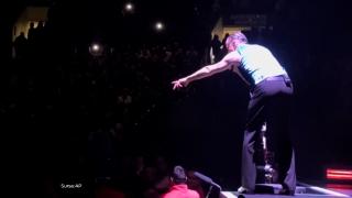 Concertul Depeche Mode din LA, întrerupt de o ceartă între fani. Ce a făcut solistul când a văzut răfuiala din public