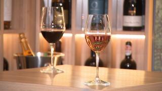 Ce vin trebuie să consumăm în funcție de ce mâncăm de Crăciun. Cea mai excentrică alegere este slănina în combinaţie cu prosecco