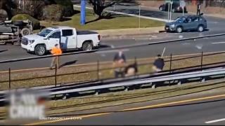 Momentul când şase bărbaţi se iau la bătaie în plină stradă, după un accident. Răfuială cu bâte şi pumni, în New York