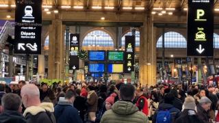 Circulaţia feroviară, blocată între UK şi Franţa din cauza unei greve spontane. Angajaţii au cerut prime de 3.000 de euro