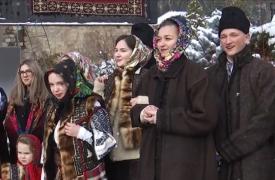 Tradiţii şi obiceiuri de Crăciun în Bucovina. Colindătorii au pornit deja pe uliţele satelor să vestească Nașterea Domnului