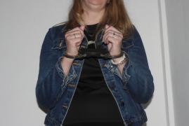 O tânără de 26 de ani din Argeş şi-a lăsat tatăl fară bani în prag de sărbători