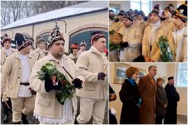 Familia regală a deschis larg porţile Castelului de la Săvârşin pentru colindători. Momentul spectaculos oferit de dubaşii satului
