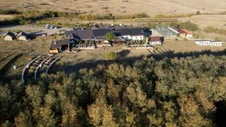 Ferma Dacilor, controlată de toţi, amendată de nimeni. ISU mânca gratis, iar poliţiştii aveau reducere la cazare