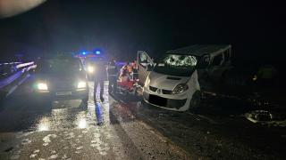 Accident cu 7 victime, după ce o maşină s-a ciocnit frontal cu un microbuz la ieşire din Mediaş spre Sighişoara. A fost activat Planul Roşu de intervenţie