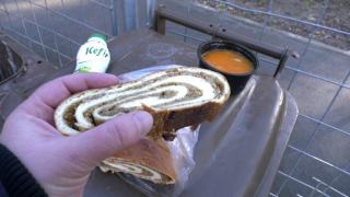 Cum salvăm mâncarea rămasă de la masa de Crăciun. Cozonacul nu trebuie aruncat, ci transformat într-o delicatesă