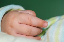 Bebeluş de 7 luni din Braşov, mort din cauza rujeolei. Luase virusul de la fratele său de 3 ani, nevaccinat