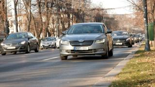 Deşi plafonate, dăm mai mult pentru poliţele RCA din cauza inflaţiei. Cât trebuie să plătească un şofer cu un motor de peste 1,9 litri