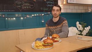 Cele mai comandate 3 feluri de mâncare în 2023. De câţi bani comandă românii lunar