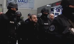 Unul dintre suspecţii bănuiţi că l-ar fi ucis în bătaie pe Adrian Kreiner, adus în ţară. El ar fi ameninţat-o cu arma pe fiica omului de afaceri din Sibiu