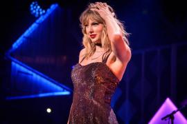 Taylor Swift a doborât recordul deţinut de Elvis Presley pentru cele mai multe săptămâni petrecute pe primul loc în topurile muzicale