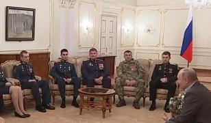 În prima zi din 2024, Putin s-a întâlnit cu mai mulţi soldaţi care au luptat în Ucraina. Preşedintele rus a vrut să ştie situaţia reală de pe front