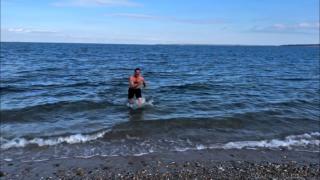 Hugh Jackman, Wolverwine din Deadpool, urare de "La mulţi ani" din valurile oceanului