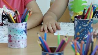 Bani de la stat pentru creşă şi grădiniţă. Cine sunt românii care vor beneficia de măsură