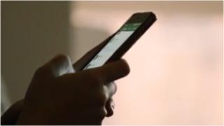 Cât de des își schimbă românii telefoanele și cum prelungim viața unui astfel de dispozitiv: "Sunt făcute să se strice telefonul"