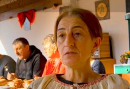 Reţetele vechi cu care Luminiţa nu dă greş niciodată. Sute de turişti îi calcă pragul în gospodăria sa din Apuseni pentru a gusta delicatesele