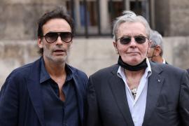 Alain Delon îşi dă fiul cel mare în judecată. Dezvăluirile făcute de Anthony l-au şocat pe starul francez