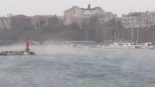 Porturile de la Marea Neagră, închise. Nu ninsoarea, ci vântul puternic creează probleme în Constanța