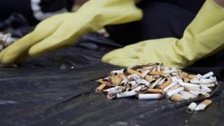 Slovacia face autostrăzi cu mucurile de ţigară. Oamenii, îndemnaţi să le recicleze