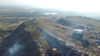 România va plăti 600 de euro zilnic amendă pentru o groapă de gunoi care trebuia închisă în 1997. Dispută între primărie şi operator