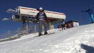 Stațiunea care și-a deschis pârtiile pentru iubitorii sporturilor de iarnă. Prima zi la schi nu a fost lipsită de provocări