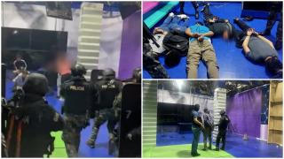 Filmul luării de ostatici de la televiziunea din Ecuador. Imaginile transmise în direct sunt tulburătoare