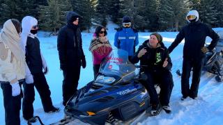 Cât costă o plimbare cu snowmobilul în Munţii Călimani: "E o experienţă de neuitat"