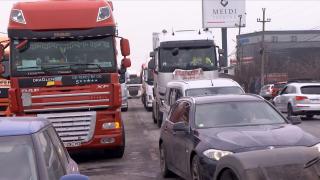 Protestul transportatorilor şi fermierilor. Ce vor şi de ce nu au putut intra încă în Bucureşti