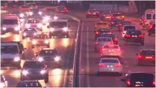 Câte ore pierde un şofer în traficul din Bucureşti într-un singur an. Capitala, în topul celor mai aglomerate oraşe din lume