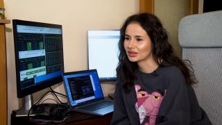 De la make-up artist a făcut reconversie profesională pentru a se angaja în IT. Care sunt salariile de început