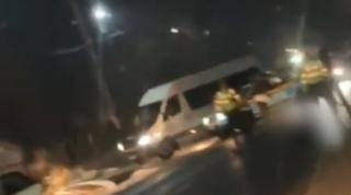 Bărbat în stare critică, spulberat de o maşină când încerca să treacă strada prin loc nepermis, în Tuluceşti. Şoferul n-a apucat nici să frâneze