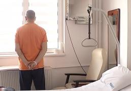 Angajată de la spitalul de psihiatrie din Galaţi, arestată la domiciliu. A convins 11 persoane să-i ofere bani, promiţându-le un loc de muncă