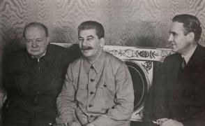 Icoană cu Stalin, vandalizată de o femeie din Georgia. Mii de oameni au cerut să fie pedepsită