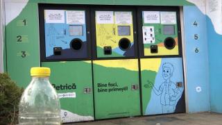 Ce primesc la schimb braşovenii care duc la reciclat 50 de ambalaje: "Cu sistemul ăsta e mai bine"