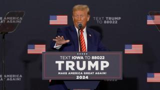 "Chiar dacă votezi și după mori, merită". Trump îşi îndeamnă susţinătorii să vină la urne chiar dacă în Iowa sunt -22 de grade şi statul e îngropat sub zăpadă