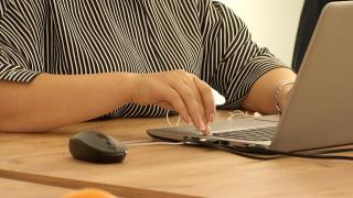 Ce procent din salariul brut primeşte un angajat din România. Situaţia se va înrăutăţi din 2025