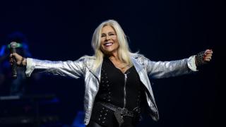 Samantha Fox ar fi făcut scandal într-un avion, din cauza băuturii. Pilotul, nevoit să întoarcă avionul din zbor