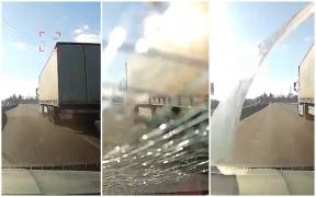 Momentul în care o bucată de gheaţă cade de pe un TIR direct pe parbrizul altui şofer, în timpul unei depăşiri, în Cluj