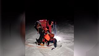 Un ucrainean care a trecut ilegal graniţa, la un pas să-şi piarda viaţa în Munţii Maramureşului. Cum a fost salvat de salvamontişti