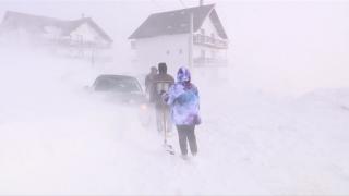 Aproape jumătate de ţară a intrat sub avertizare cod galben de vreme severă. Vânt puternic în mai multe regiuni, ninsori şi viscol la munte