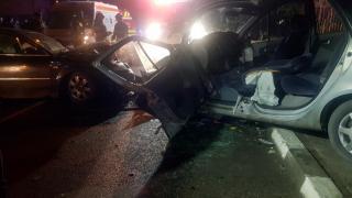 Accident înfiorător cu 5 victime în Râmnicu Vâlcea. Două maşini s-au ciocnit frontal, după ce un şofer n-a acordat prioritate